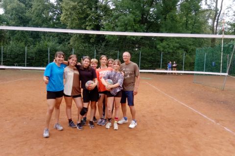 Volejbalistky nižšího gymnázia slaví druhé výročí